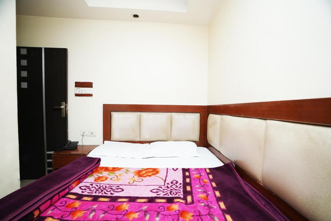 Hotel Ashirwad Dx New Delhi Extérieur photo